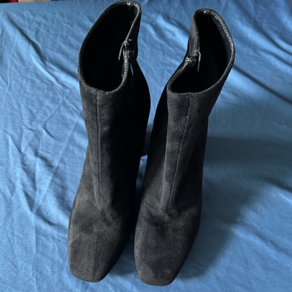 Lulu's Black Heeled Boots with Smooth Leather and Minimalist Design